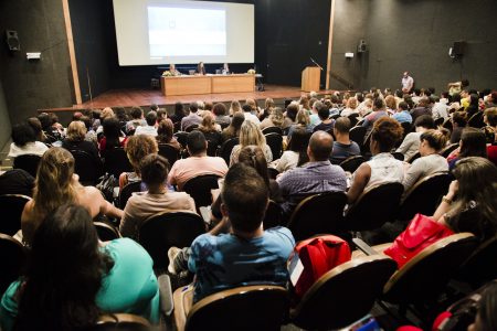 A Associação Cidade Escola Aprendiz, por meio do Projeto Aluno Presente, realizou o Seminário Internacional Aluno Presente, que aconteceru no dia 22 de novembro no Rio de Janeiro, das 8h30 às 17h00, no auditório da Fundação Casa de Rui Barbosa.